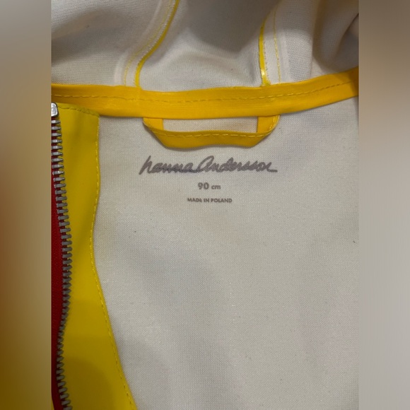 Hanna Andersson size 3T (90cm) rubberized yellow raincoat in great condition - Picture 2 of 2